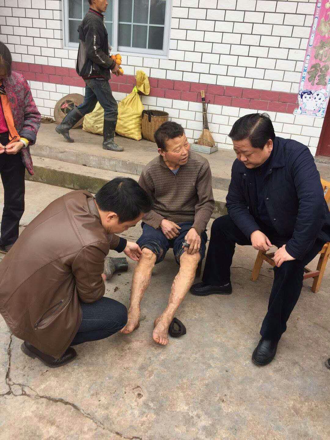 县委常委、常务副县长廖园熙同志元旦假日下乡检查乡镇值班应急工作